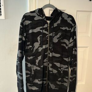 Mens camo zip up hoodie. siksilk brand.